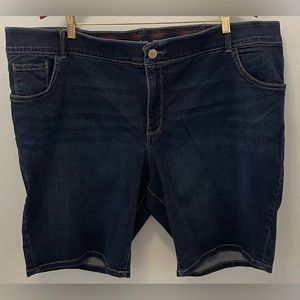 Lee Total Freedom Women’s Jean Shorts. Size 24w